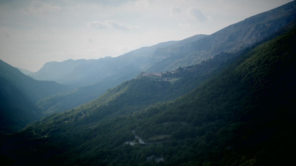 Au Pied Du Chateau เกรโอลิแยร์ เลส์ เนชส์ ภายนอก รูปภาพ
